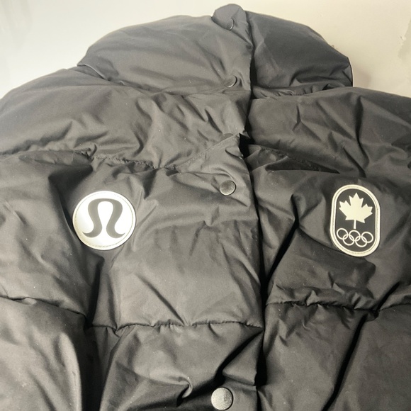 LULULEMON TEAM CANADA TRANSFORMABLE DOWN PARKA VEST NWT SZ 16 - Picture 9 of 16